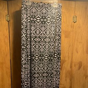 Maxi skirt with slit and zipper on side.